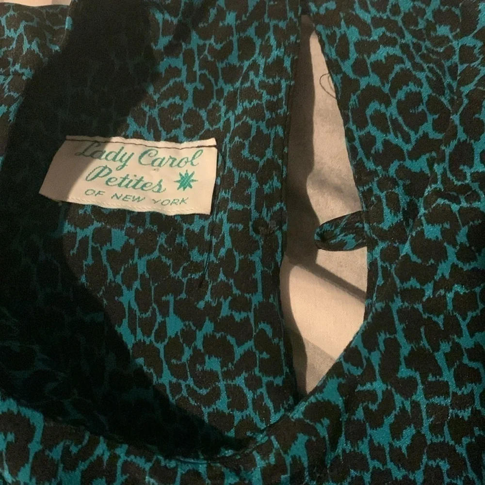 1970s Vintage Lady Carol Petites of NY 2 piece skirt set blue leopard silk small - Picture 5 of 9